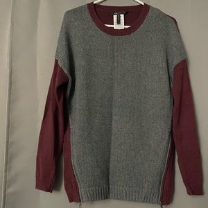 bcbgmaxazria sweater side zipper grey and burgundy SZ M Used good condition